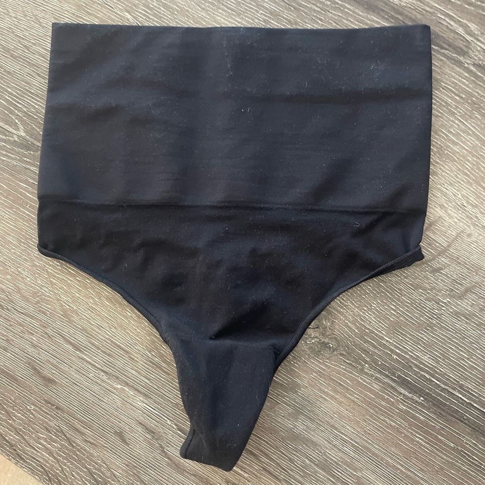 SKIMS Shapewear Black High-Waisted Thong in Onyx Black Tummy Control Size Large